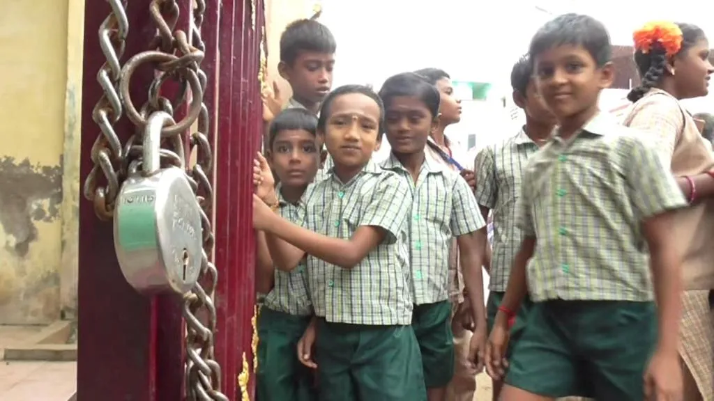  People's struggle to lock down school